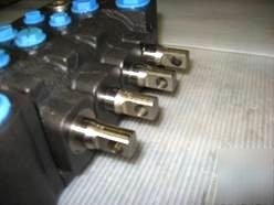 New - clark lift truck four-spool valve p/n 2812863