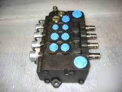 New - clark lift truck four-spool valve p/n 2812863