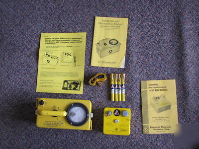 Victoreen geiger counter meter cdv 715 w cdv 750 cd v