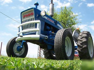 Single, sexy and lonely ford 3000 tractor --wow-- 