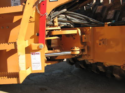 2004 case SV208 compactor smooth with padfoot shell kit