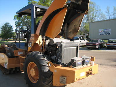 2004 case SV208 compactor smooth with padfoot shell kit