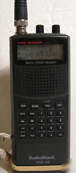 Radio shack pro-89 hand held scanner radio /200 channel