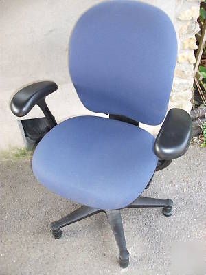 Blue office swivel chair ***very good condition***