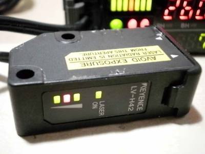 Keyence lv-21 digital laser sensor w lv-H42 emitter, lv
