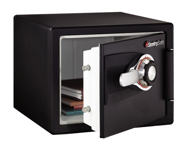 New sentry DS0200 personal fire safe brand 