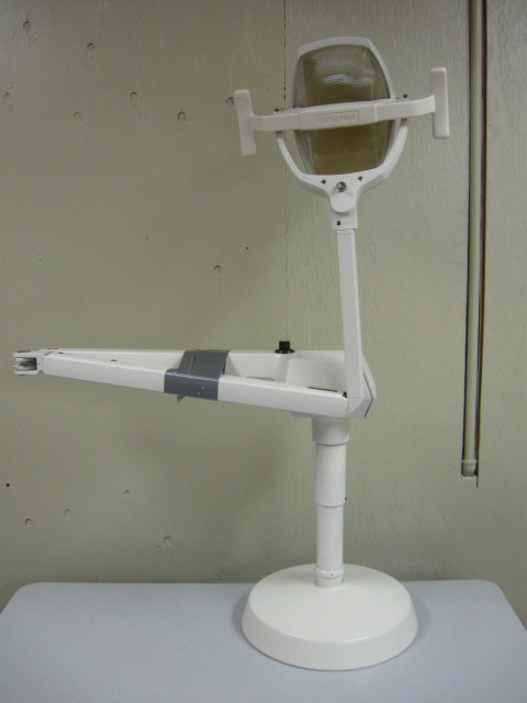 Pelton & crane lfc ii ceiling mount dental exam light