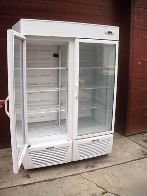 2005 hussmann 2 door glass freezer merchandiser nice 