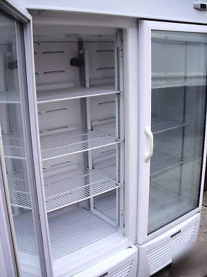 2005 hussmann 2 door glass freezer merchandiser nice 