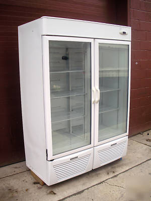2005 hussmann 2 door glass freezer merchandiser nice 