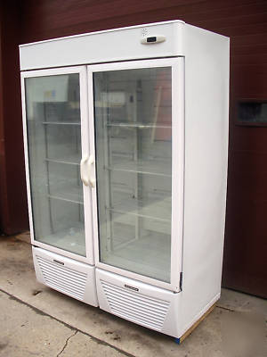 2005 hussmann 2 door glass freezer merchandiser nice 