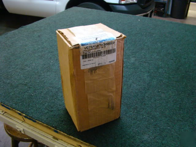 New johnson controls bronze valve VG7441NT+3008E 