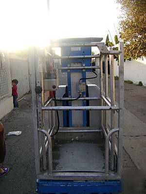 Genie gr-12 personnel scissor lift 2002