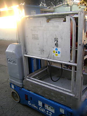 Genie gr-12 personnel scissor lift 2002