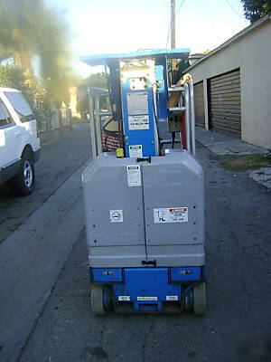 Genie gr-12 personnel scissor lift 2002