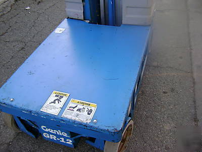 Genie gr-12 personnel scissor lift 2002