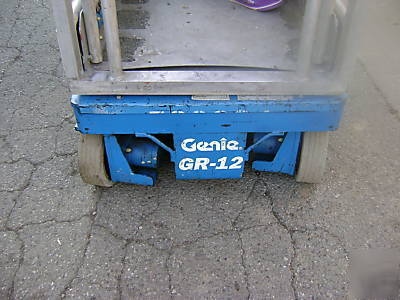 Genie gr-12 personnel scissor lift 2002