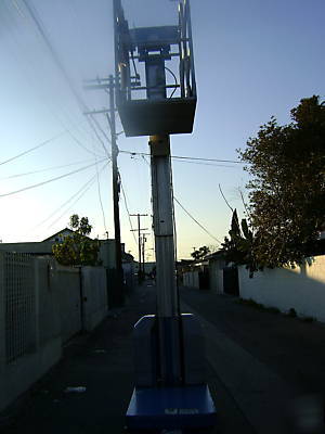 Genie gr-12 personnel scissor lift 2002