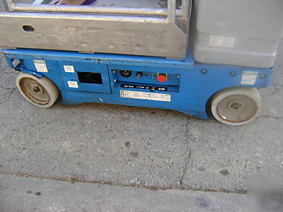 Genie gr-12 personnel scissor lift 2002