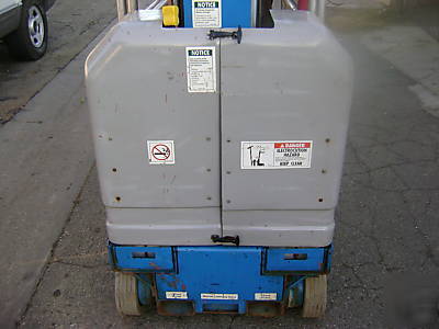Genie gr-12 personnel scissor lift 2002