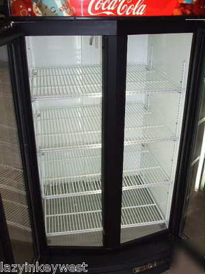 True gdm-14RF curved front merchandising refrigerator