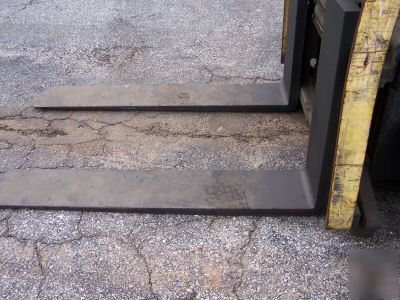 Hyster 6000 lb cap. diesel solid pneumatic forklift