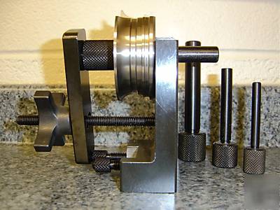 Circular form tool sharpening fixture
