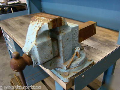 Lista 5 drawer tool cabinet w/ 72X30 work bench & vise