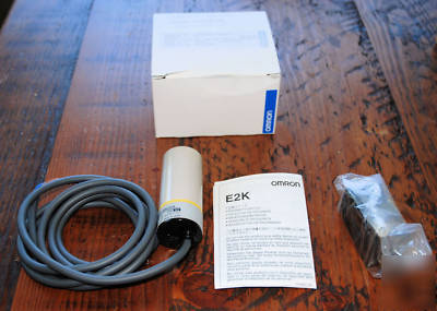 New omron E2K-C25MF1 capacitive proximity switch in box