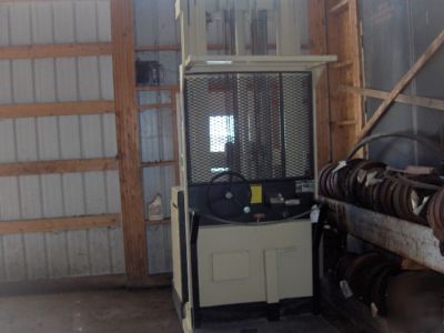 Crown order picker warehouse fork lift electric in pa