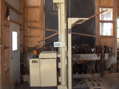 Crown order picker warehouse fork lift electric in pa