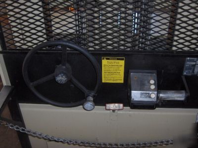 Crown order picker warehouse fork lift electric in pa