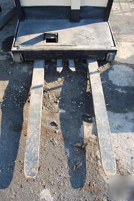 Crown order picker warehouse fork lift electric in pa