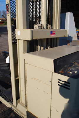 Crown order picker warehouse fork lift electric in pa
