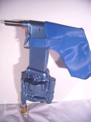 Huck 350 air rivet tool w/case 1/8-3/16