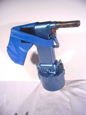 Huck 350 air rivet tool w/case 1/8-3/16