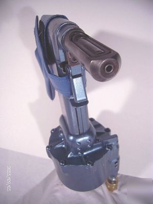Huck 350 air rivet tool w/case 1/8-3/16