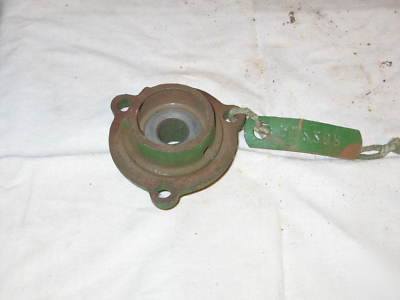 John deere uns d - rear fan bearing housing - AD220R