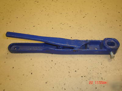 Lever lock handle for butterfly valve