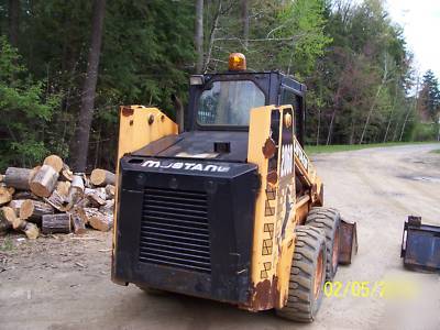 2060 mustang skidsteer