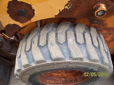 2060 mustang skidsteer