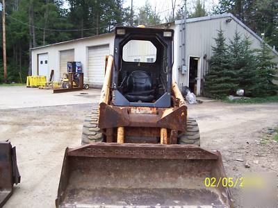 2060 mustang skidsteer