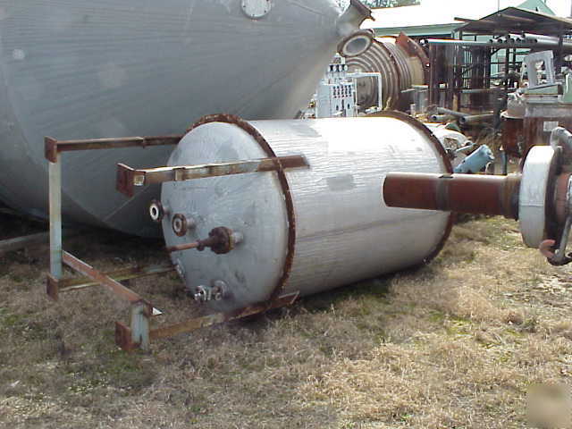 650 gallon 650 gal stainless steel tank w mixer & coils