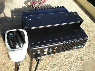 Motorola maxtrac sys 1-2 subfleet 1-2 two-way radio 12V
