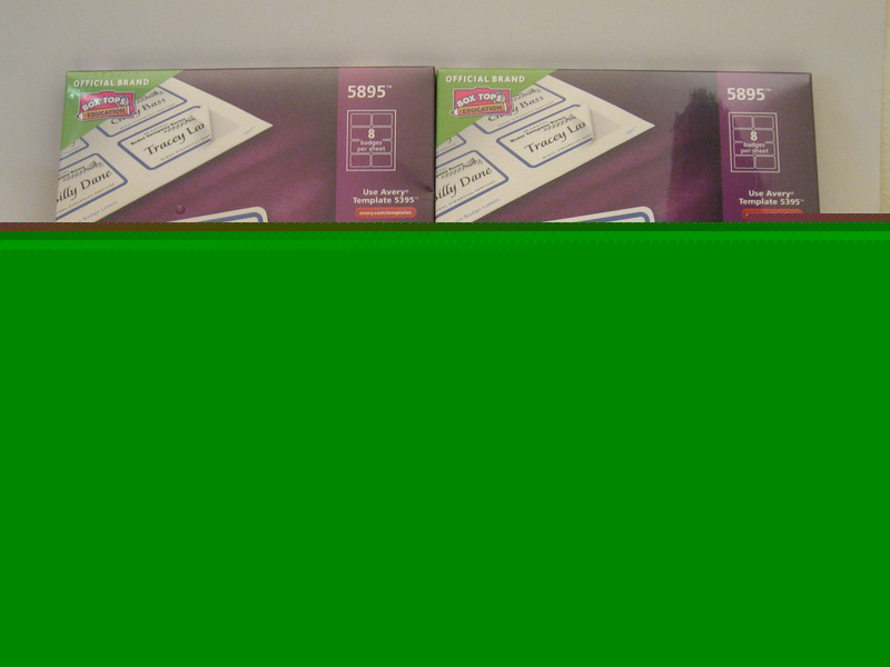 Avery 5895 adhesive name badges, 2 boxes=800 badges