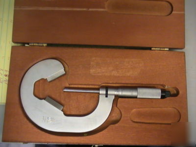 Starrett v-anvil micrometer no. 483 w/case