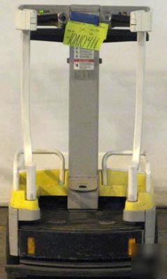 Used crown electric forklift - WAV50-84